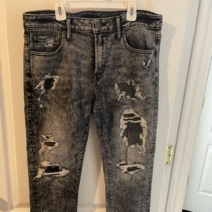 Distressed skinny jeans